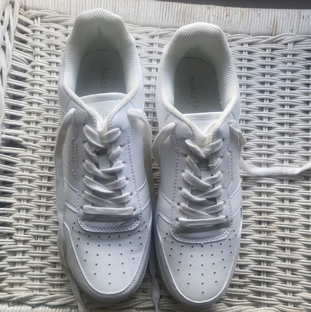 Women's white canvas Nautica low top  sneakers